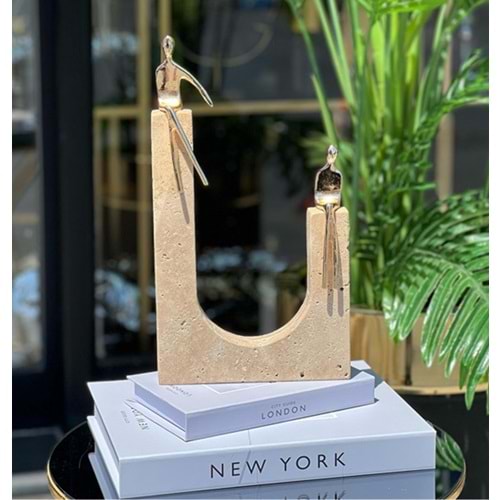 2 Li Oturan Adam Dekor Gold